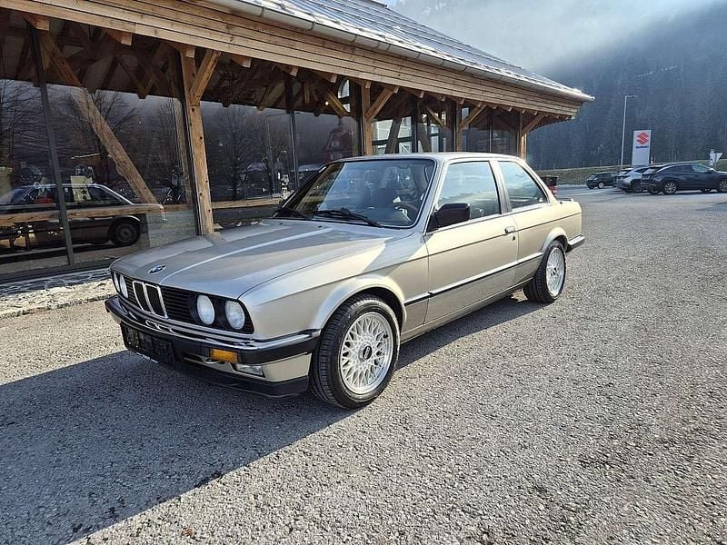 Gebraucht BMW 323 139 PS (102 kW) 1985 Beige Limousine