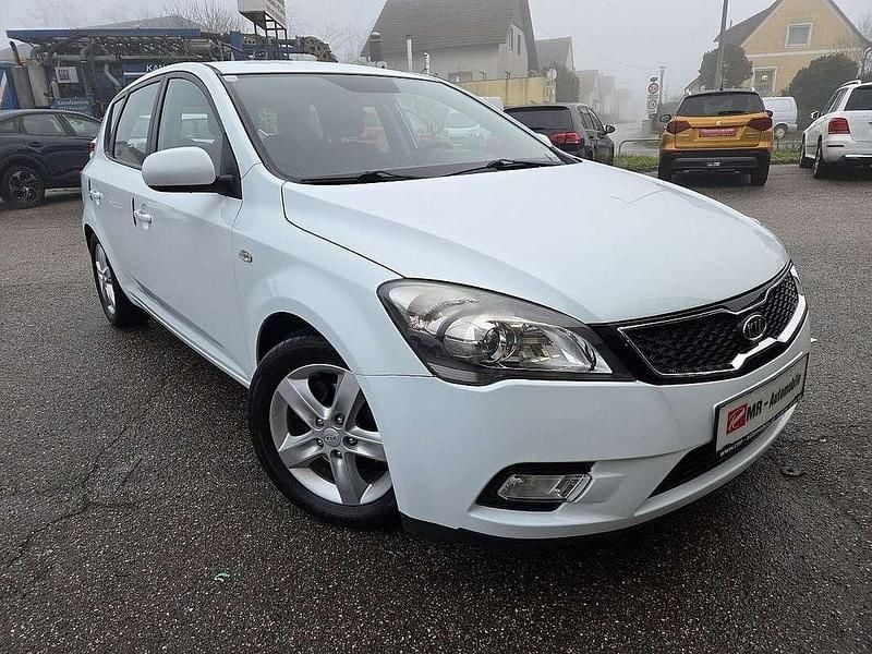 Weiß Gebraucht 2012 Kia Ceed Kleinwagen | € 5.990 (Fairer Preis) - Bild 1/4
