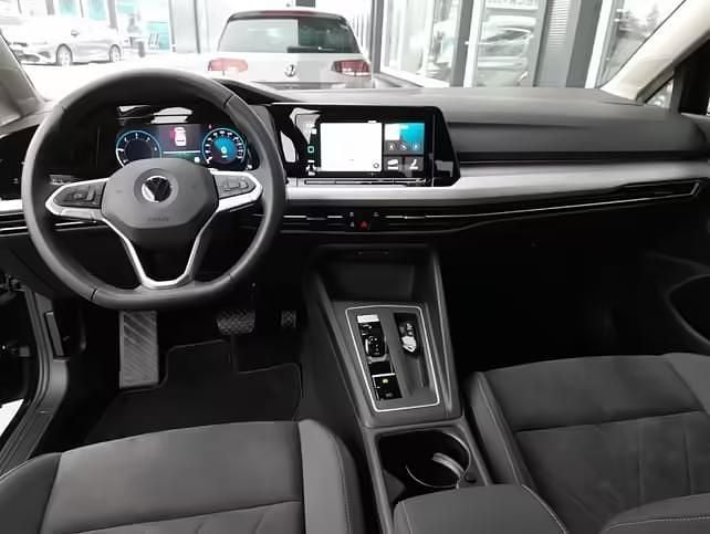 Gebraucht VW Golf VIII Life 150 PS (110 kW) 2022 Deepblackperleff. Limousine