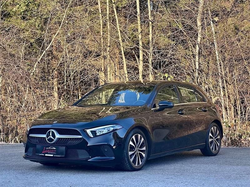 Schwarz Gebraucht 2021 Mercedes A200 Limousine | € 26.989 (Guter Preis) - Bild 1/4