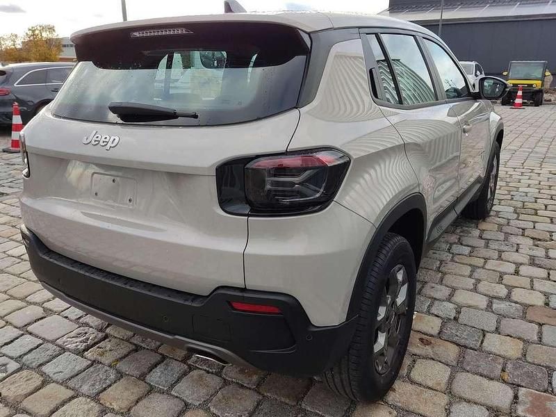 Neu Jeep Avenger Longitude 110 PS (80 kW) 2025 Grau SUV