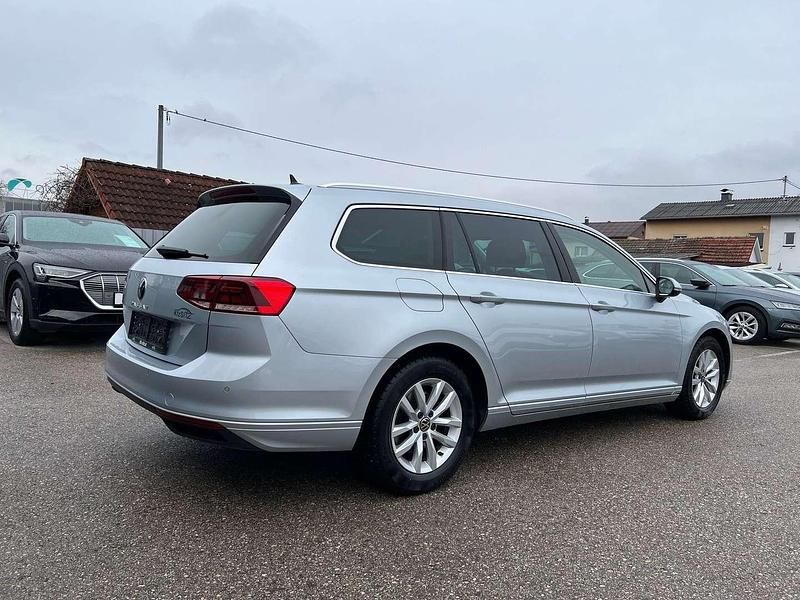 Gebraucht VW Passat Business 150 PS (110 kW) 2023 Silber Kombi