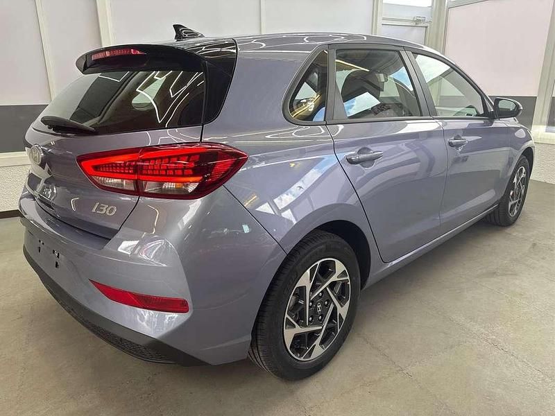 Neu Hyundai i30 Style 95 PS (69 kW) 2025 Silber Limousine