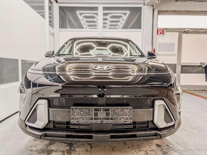 Neu Hyundai Kona Style 137 PS (100 kW) 2025 Schwarz SUV