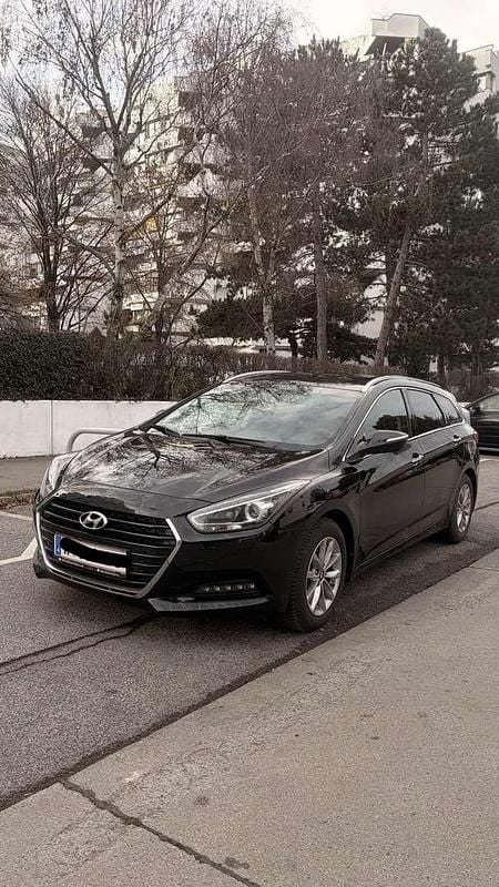 Gebraucht Hyundai i40 141 PS (103 kW) 2018 Schwarz Kombi