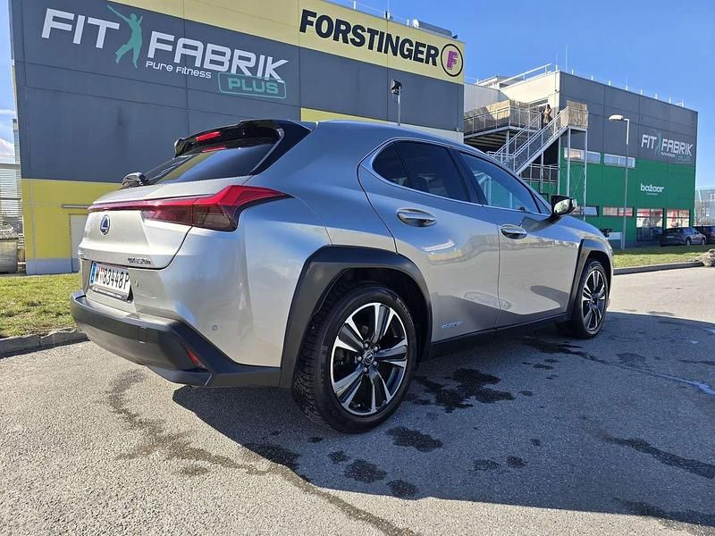 Gebraucht Lexus UX E-FOUR 152 PS (111 kW) 2019 SUV
