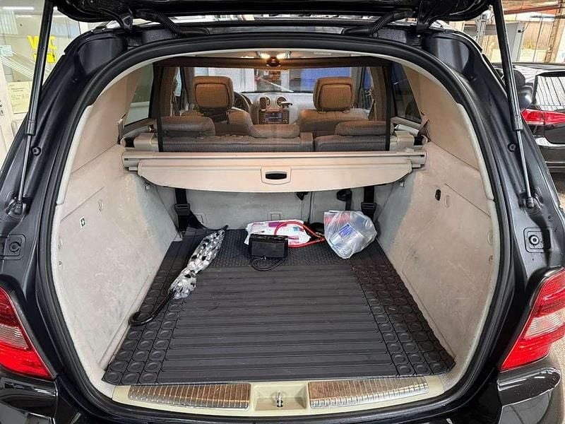 Gebraucht Mercedes ML320 224 PS (164 kW) 2010 Schwarz SUV