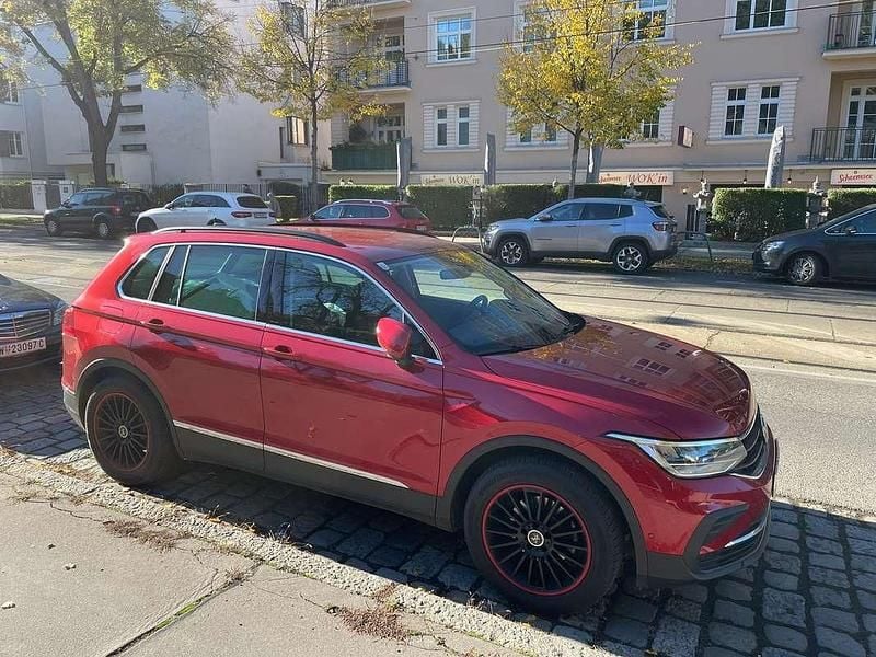 Gebraucht VW Tiguan Life 131 PS (96 kW) 2021 Rot SUV