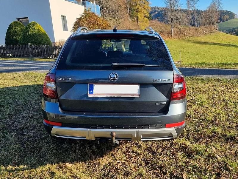 Gebraucht Skoda Octavia Scout 150 PS (110 kW) 2018 Grau Kombi