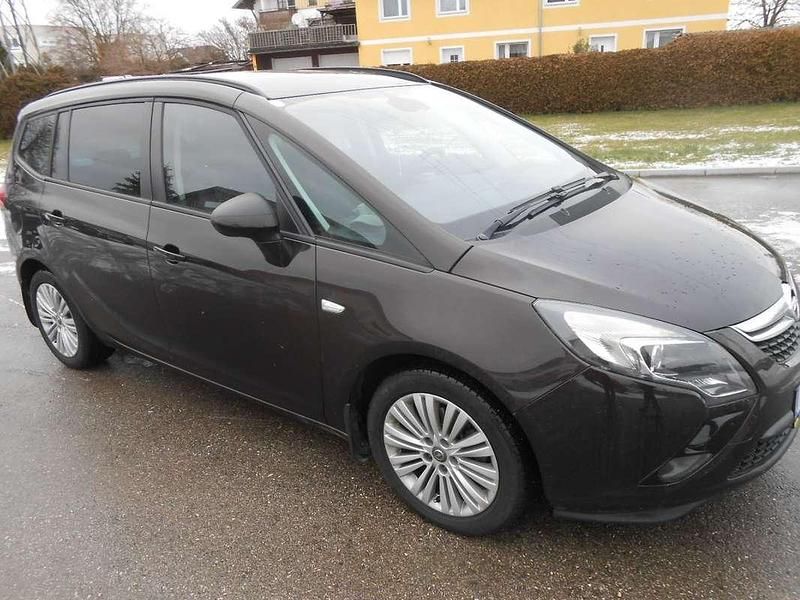 Braun Gebraucht 2015 Opel Zafira Tourer Edition Van / Kleinbus | € 7.450 (Fairer Preis) - Bild 1/4