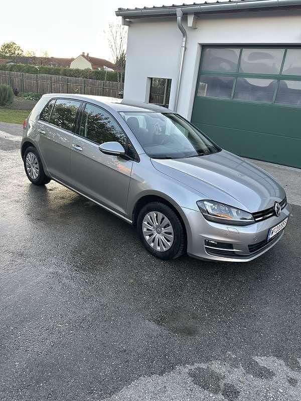 Gebraucht VW Golf VII Trendline 105 PS (77 kW) 2014 Limousine