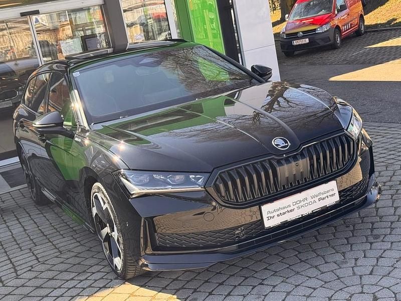 Neu Skoda Superb SportLine 193 PS (141 kW) 2025 Schwarz  metallicperleffektno Kombi