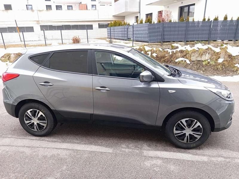 Gebraucht Hyundai ix35 Life 135 PS (99 kW) 2014 Grau SUV