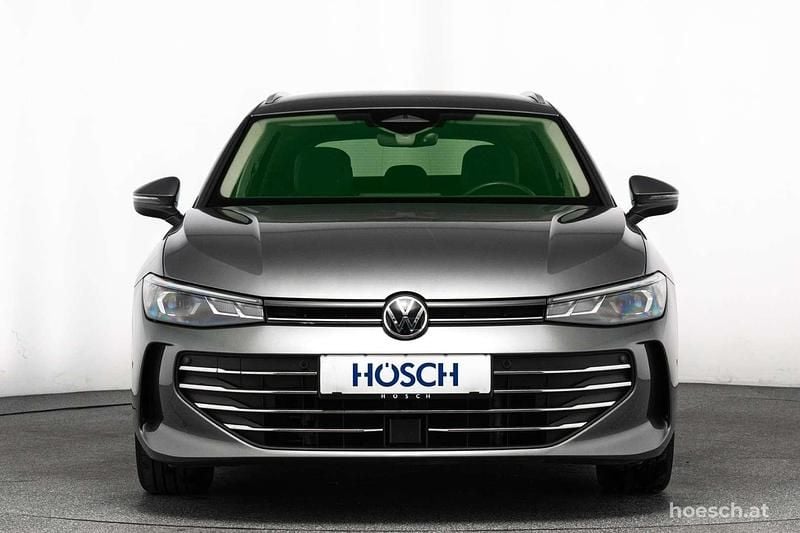 Gebraucht VW Passat 193 PS (141 kW) 2024 Grau Kombi
