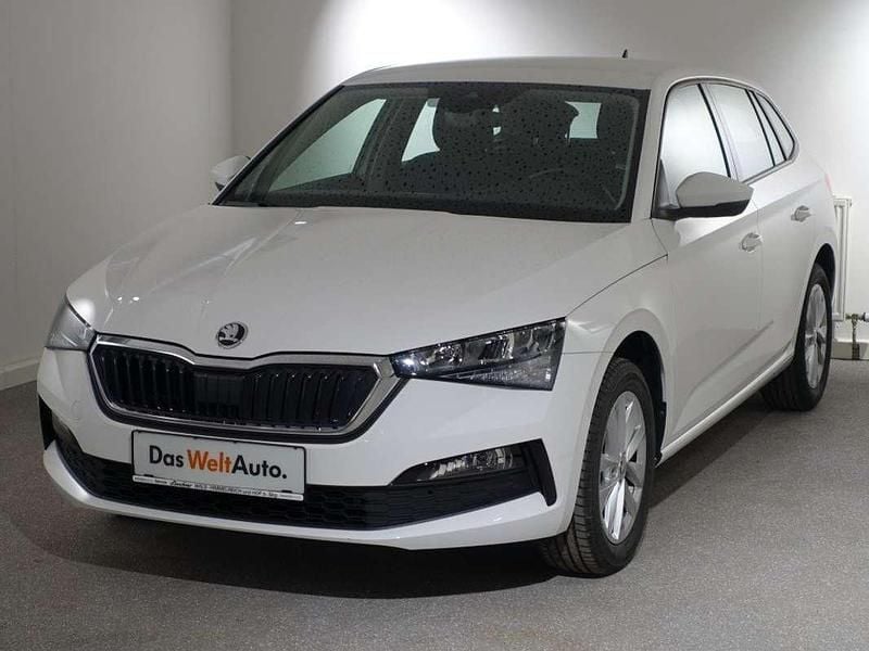 Gebraucht Skoda Scala Ambition 95 PS (69 kW) 2023 Weiß Kleinwagen