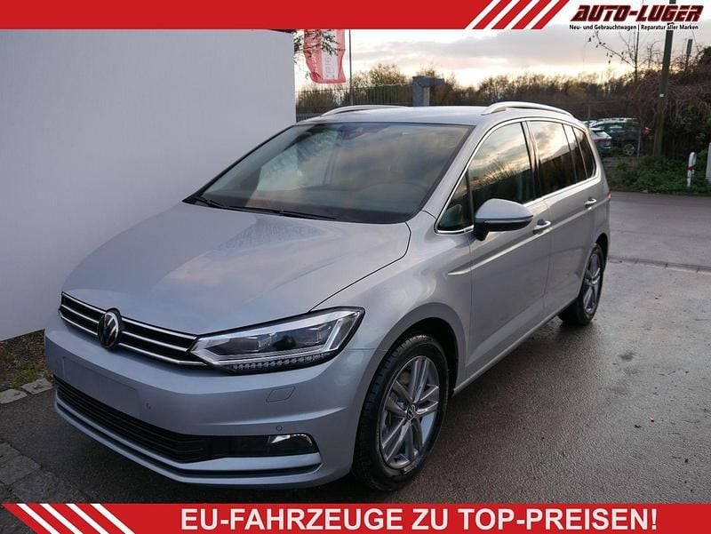 Neu VW Touran Comfortline 150 PS (110 kW) 2025 Oyster silver metallic Van / Kleinbus