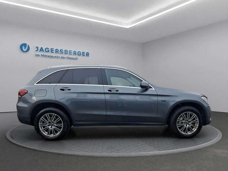 Gebraucht Mercedes GLC300e 211 PS (155 kW) 2021 Grau SUV