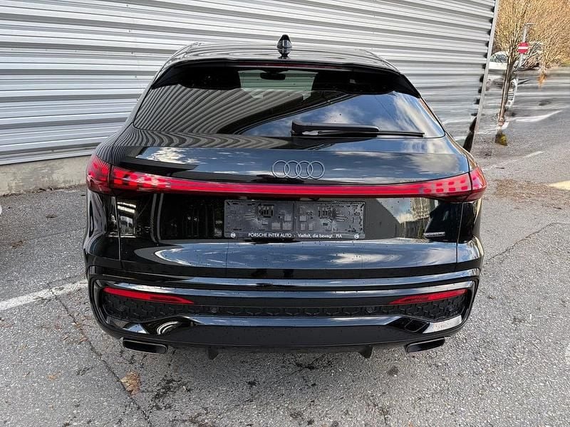 Neu Audi Q5 Sportback Ambiente 367 PS (269 kW) 2026 Schwarz  metallicperleffektno SUV
