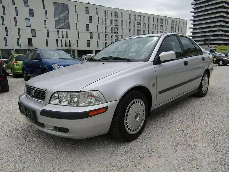 Grau Gebraucht 2003 Volvo S40 Limousine | € 3.900 - Bild 1/4