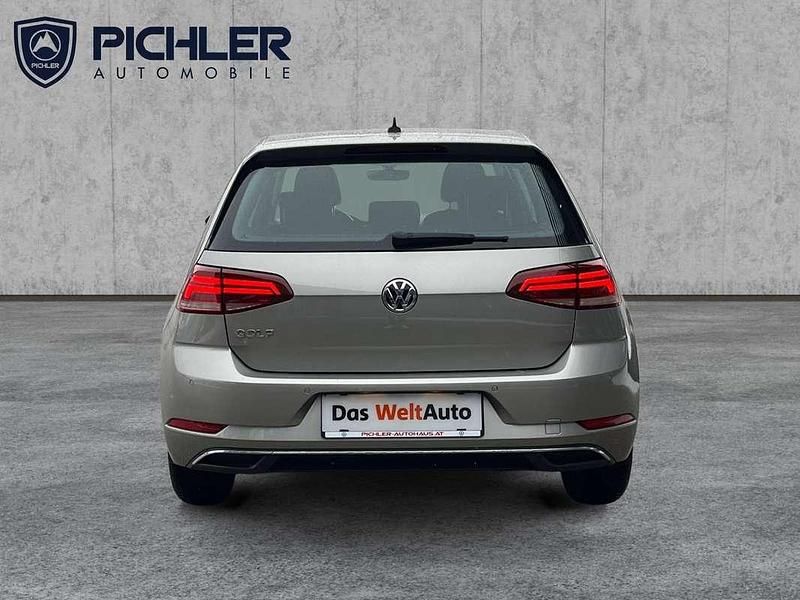 Gebraucht VW Golf VII 90 PS (66 kW) 2018 Silber Limousine