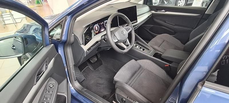 Gebraucht VW Golf VIII Life 115 PS (84 kW) 2024 Dunkelblau  metallic Kombi