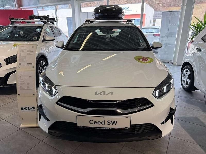 Neu Kia Ceed Silver 101 PS (74 kW) 2025 Kleinwagen