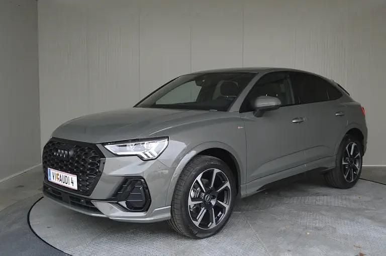 Mittelgrau metallic Neu 2025 Audi Q3 Sportback Admired SUV | € 47.990 (Guter Preis) - Bild 1/4