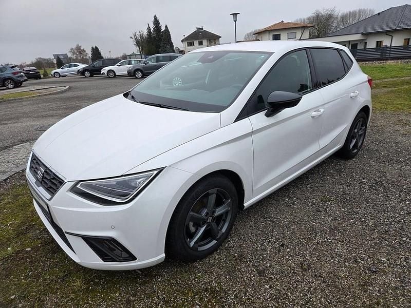 Weiss normal Gebraucht 2024 Seat Ibiza FR | € 18.980 (Fairer Preis) - Bild 1/4