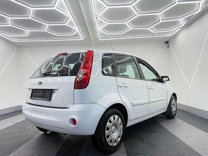 Gebraucht Ford Fiesta Trend 75 PS (55 kW) 2007 Weiß Limousine