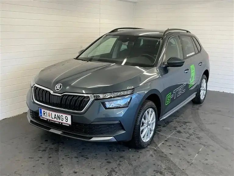 Dunkelgrau metallic Gebraucht 2020 Skoda Kamiq Style SUV | € 22.990 - Bild 1/4