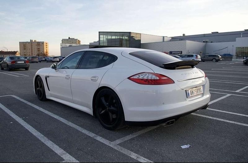 Gebraucht Porsche Panamera 250 PS (183 kW) 2011 Kleinwagen