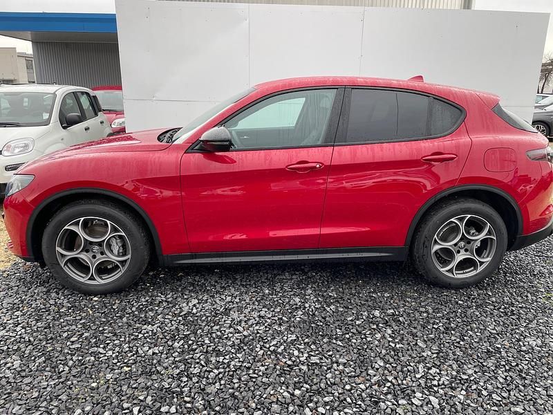 Gebraucht Alfa Romeo Stelvio Sprint 209 PS (153 kW) 2024 Rot SUV