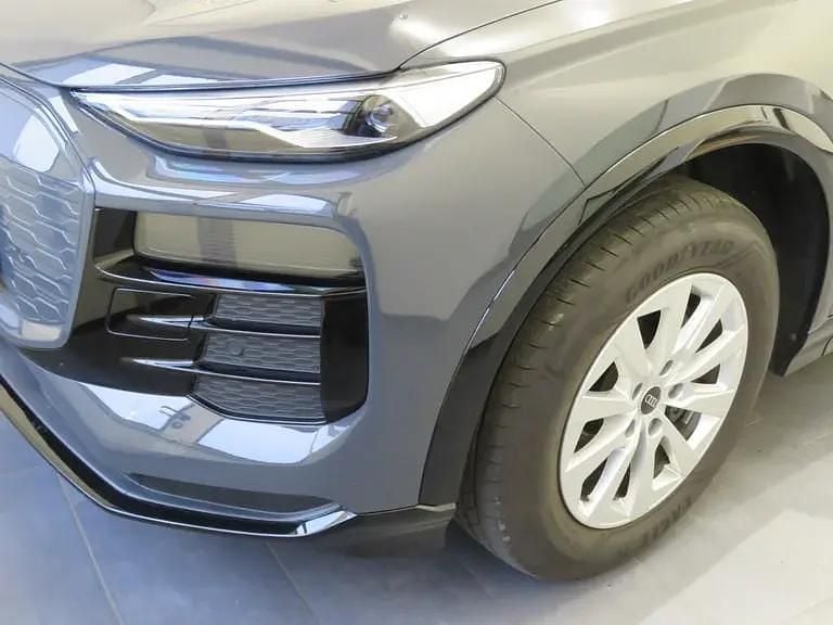 Gebraucht Audi Q6 e-tron Business 284 kW (387 PS) 2024 Grau SUV