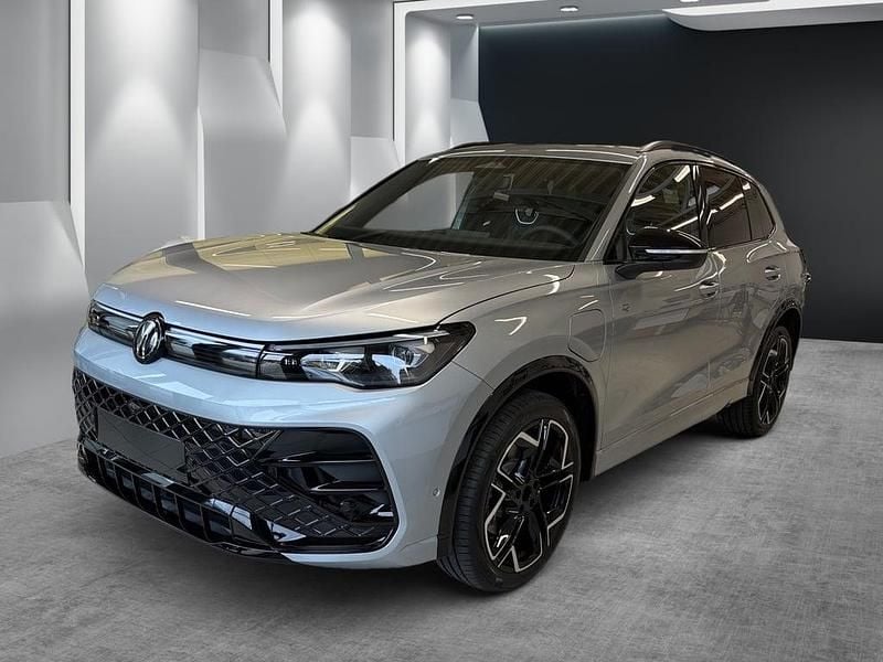Neu VW Tiguan Sport 204 PS (150 kW) 2025 Silber  metallic SUV