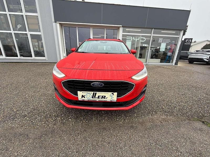 Gebraucht Ford Focus Cool & Connect 125 PS (91 kW) 2022 Rot Kombi