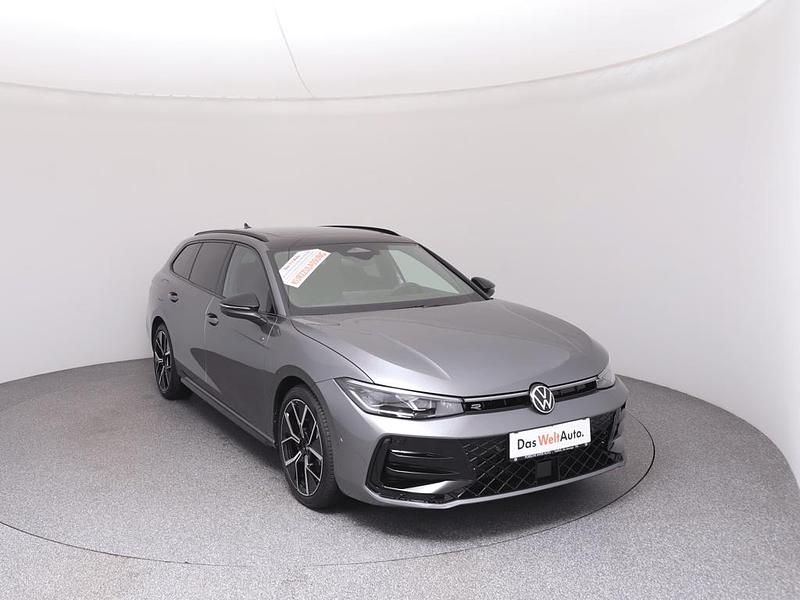 Neu VW Passat Sport 150 PS (110 kW) 2025 Grau Kombi