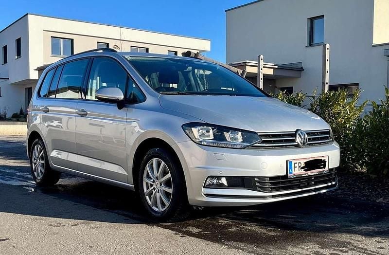 Gebraucht VW Touran Comfortline 150 PS (110 kW) 2019 Grau Van / Kleinbus