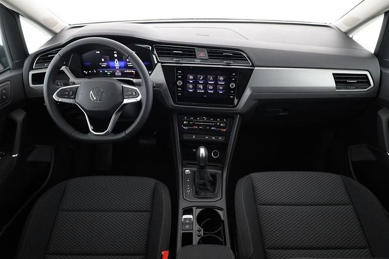 Neu VW Touran Comfortline 150 PS (110 kW) 2025 Blau Van / Kleinbus