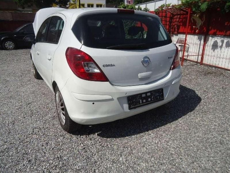 Weiß Gebraucht 2011 Opel Corsa Kleinwagen | € 4.001 (Fairer Preis) - Bild 1/4