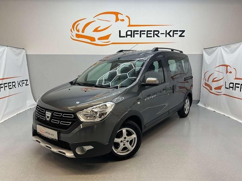 Grau Gebraucht 2018 Dacia Dokker Stepway Van / Kleinbus | € 13.290 (Etwas zu teuer) - Bild 1/4