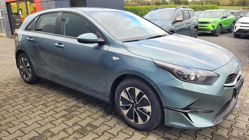 Gebraucht Kia Ceed Gold 140 PS (102 kW) 2024 Grau Kleinwagen