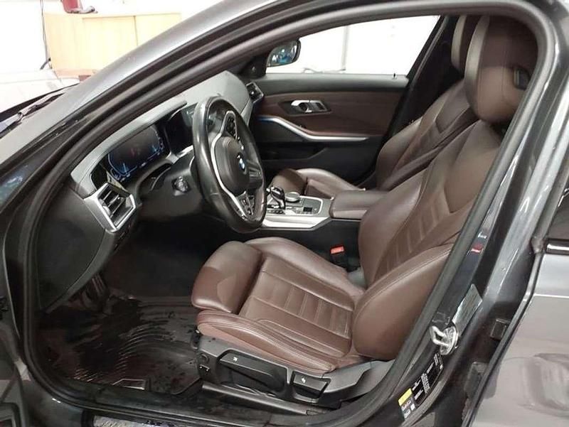 Gebraucht BMW 330e M Sport 184 PS (135 kW) 2020 Grau Kombi