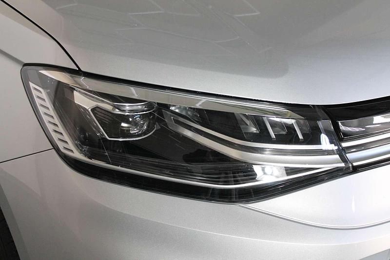 Gebraucht VW Caddy Maxi Style 122 PS (89 kW) 2024 Silber Van / Kleinbus