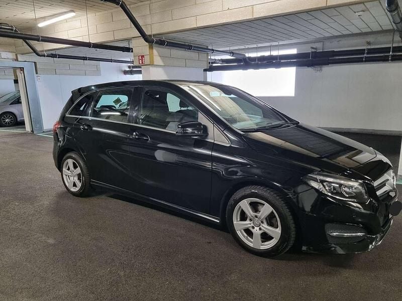 Gebraucht Mercedes B200 136 PS (100 kW) 2015 Schwarz Van / Kleinbus