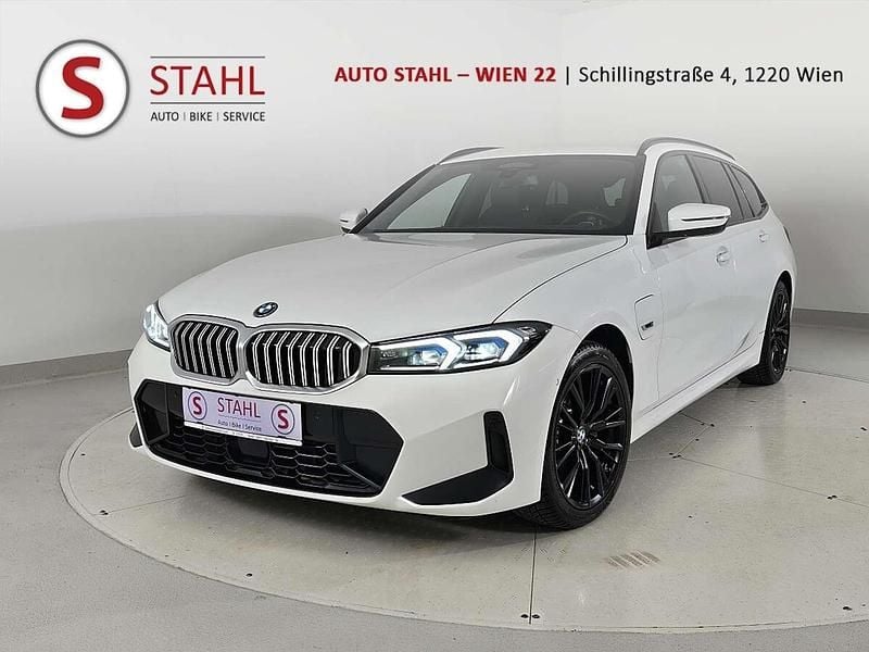 Gebraucht BMW 320e Shadowline 163 PS (119 kW) 2023 Weiß Kombi