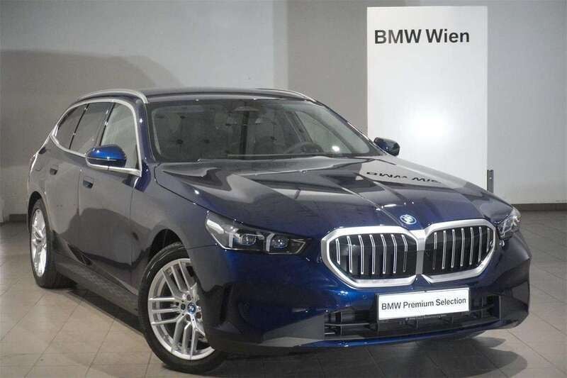 Gebraucht BMW 530e Efficient Dynamics 299 PS (219 kW) 2024 Bmw individual tansanitblau Kombi