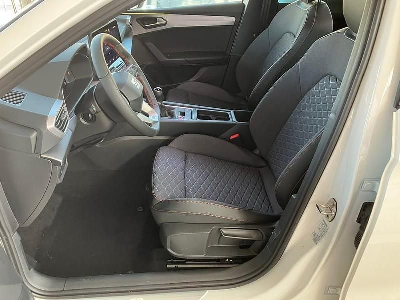 Neu Seat Leon FR 115 PS (84 kW) 2026 Weiss  normal Kombi