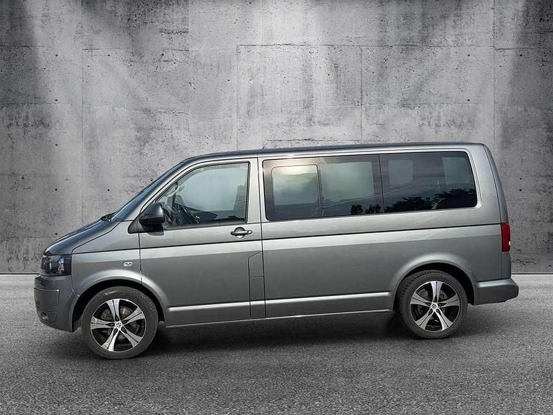 Gebraucht VW Multivan 140 PS (102 kW) 2015 Grau Van
