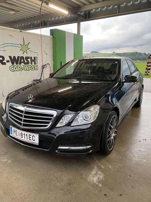 Schwarz Gebraucht 2013 Mercedes E350 Avantgarde Limousine | € 13.000 (Fairer Preis) - Bild 1/4