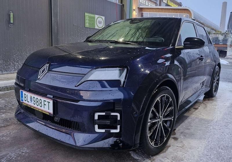 Blau Gebraucht 2024 Renault R5 Iconic Kleinwagen | € 23.950 (Guter Preis) - Bild 1/4